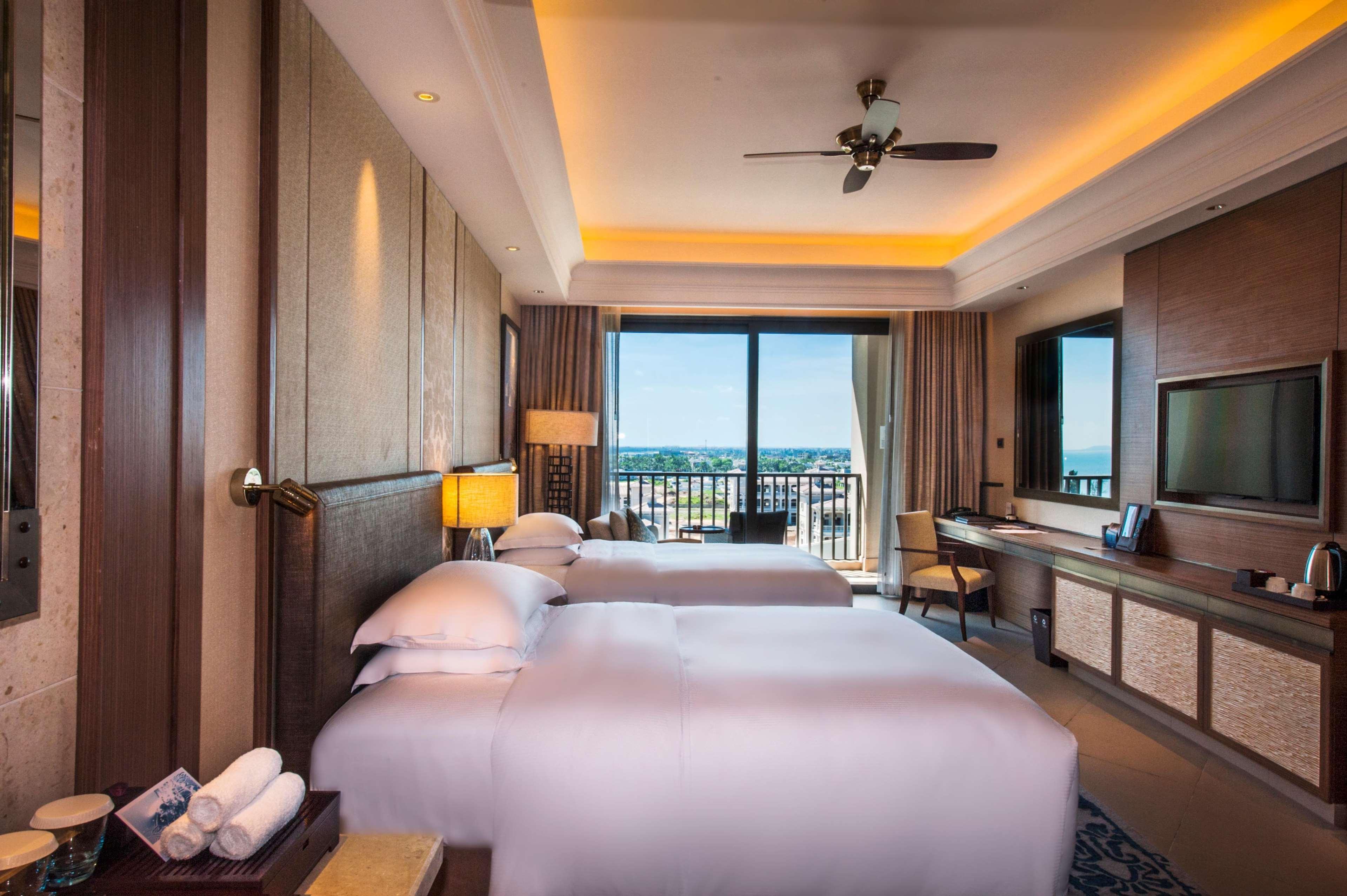 Hilton Haikou Meilan - Beachfront Hotel Exterior foto